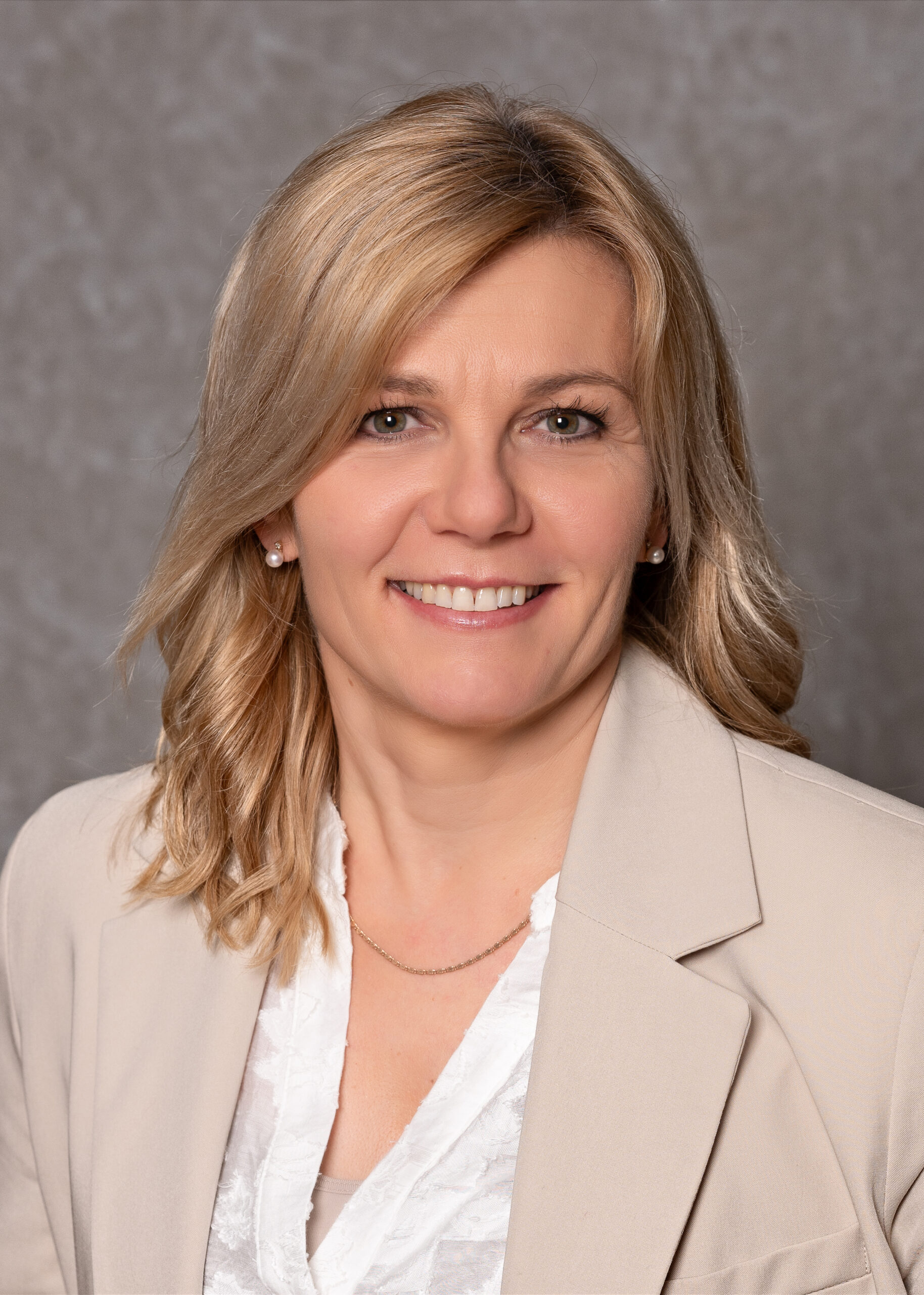 Olga Anselm, Buchhaltung bei EURO-LEDER